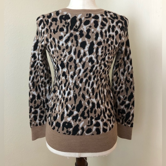 Banana Republic Leopard Merino Wool Blend V-Neck Sweater Women’s Size XS - Picture 3 of 10